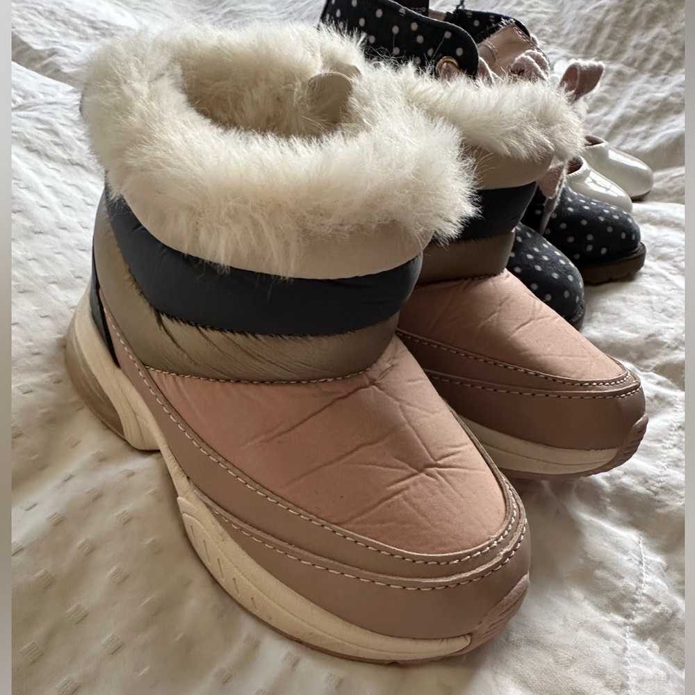 Zara color block fleece-lined snow boots
